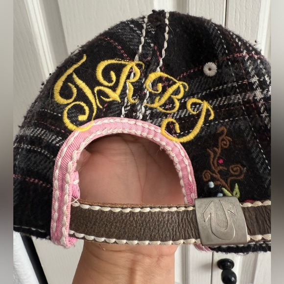 True Religion Cap - Picture 4 of 8